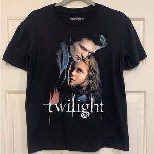 Twilight Saga Graphic Small Short Sleeve T-Shirt.        2709